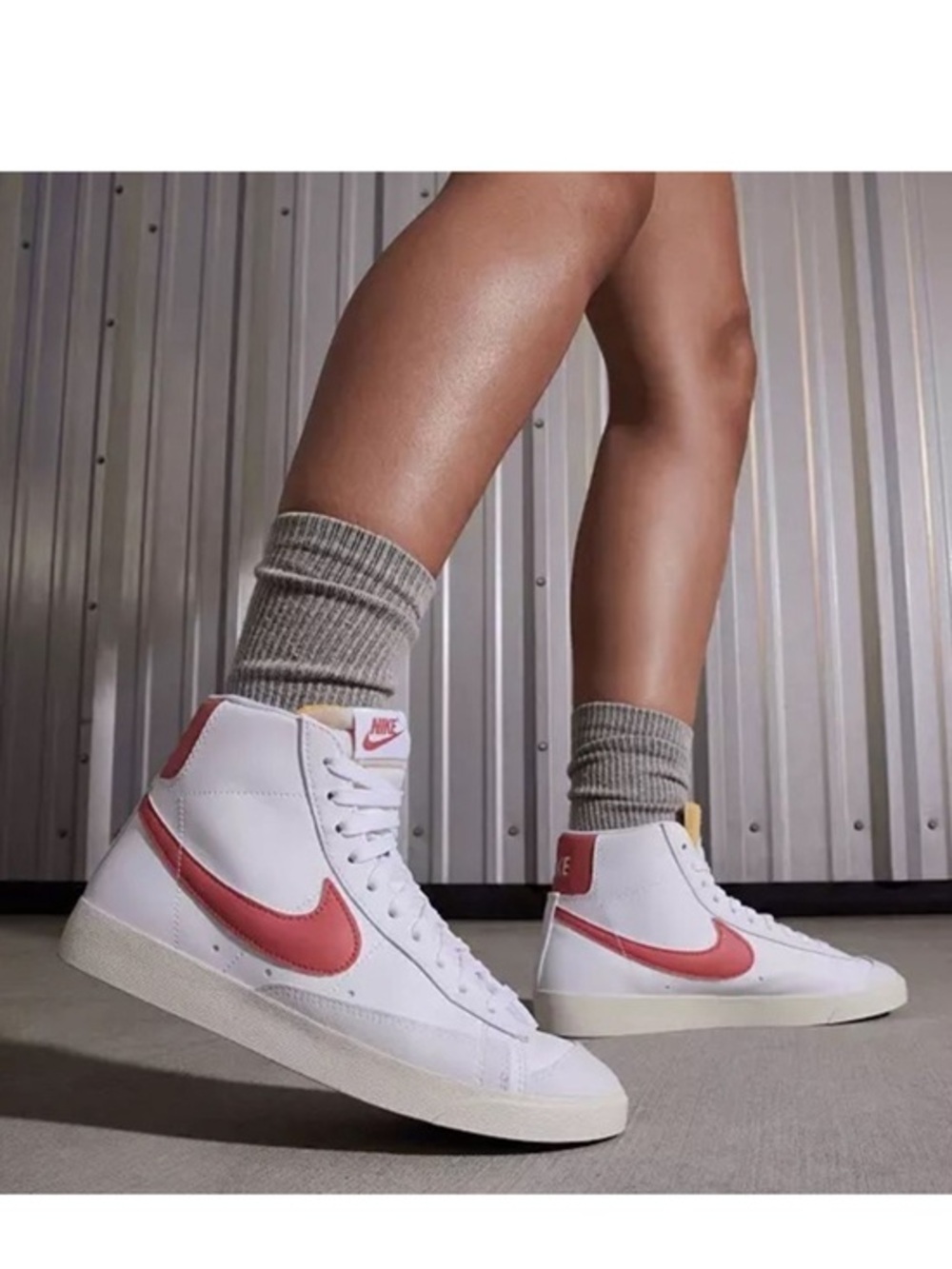 Nike Blazer Mid 77 White High-Top Sneaker Pink Swoosh Size 8 Women